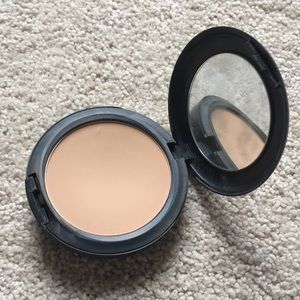 Mac studio fix powder foundation C4